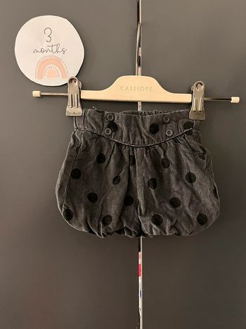 Short velours côtelé kiabi gris à pois noir