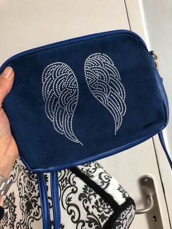 Sac bleu avec ailes d’ange en strass