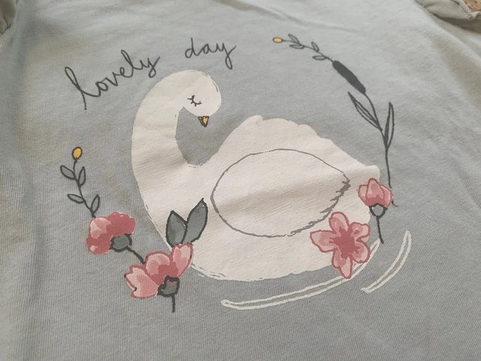 T-shirt MC vert sauge signe blanc H&M 18 mois 2 ans ( équivalent 2 ans 1/2 ) - photo numéro 4