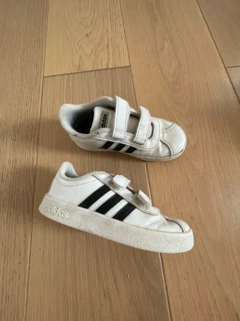 Basket adidas taille 26