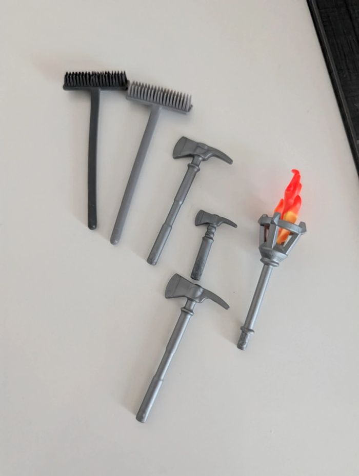 Playmobil lot vrac balai hache flamme