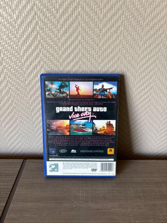 Boîtier Ps2 GTA Vice City - photo numéro 2