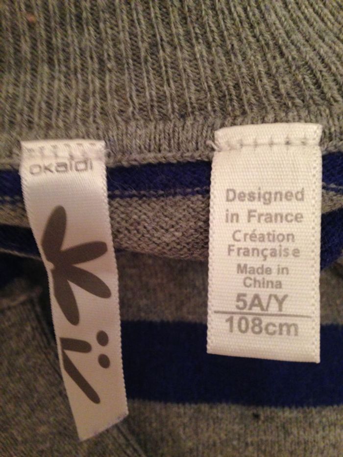 Pull col roulé gris avec rayures bleues - photo numéro 4