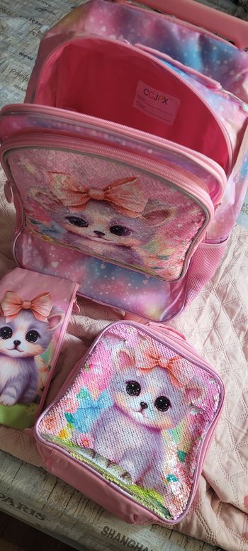 Sacs a roulettes neuf  3 pièces