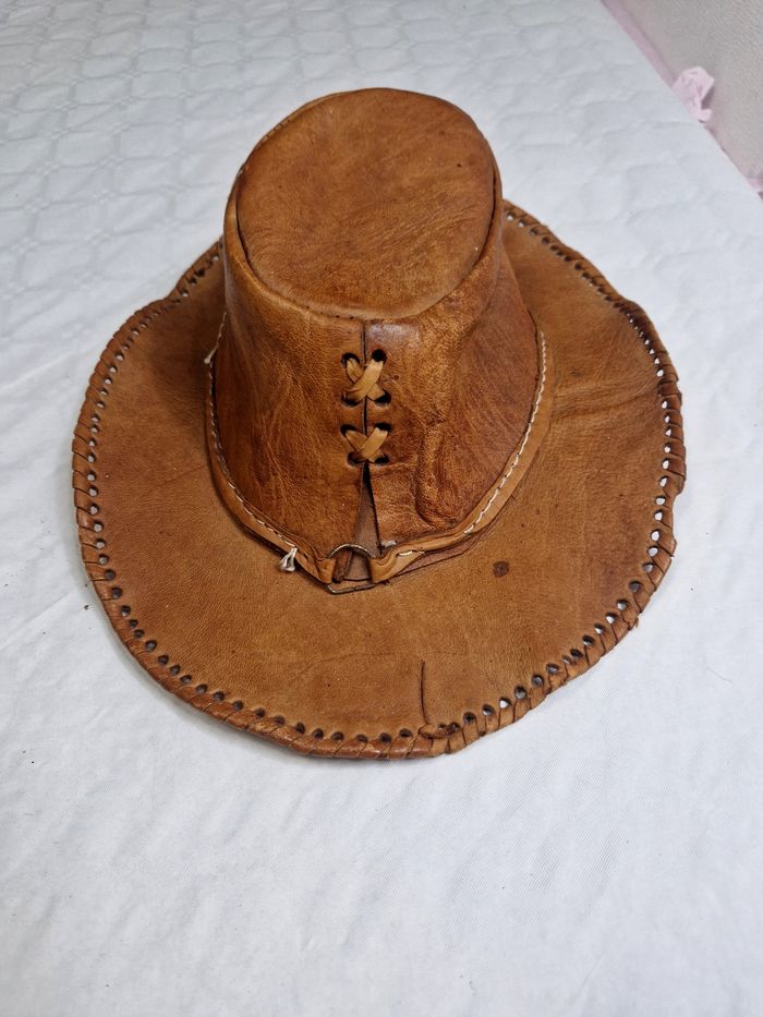 Ancienne chapeaux en cuir , cousu à la main , marron , vintage , homme , femme - photo numéro 3