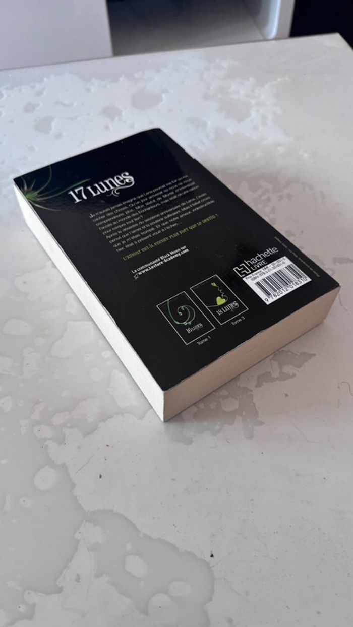 Livre “17 Lunes” - Kami Garcia & Margaret Stohl - Très bon état - photo numéro 5