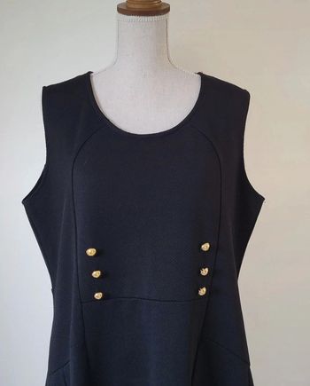 Robe noire sans manches avec boutons dorés M&S Mode Taille 46