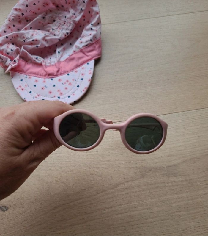 Casquette + lunettes - photo numéro 2