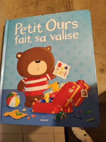 Petit ours fait sa valise