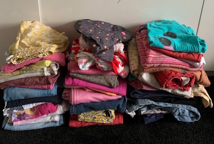 Gros lot de vêtements fille 4 ans - photo numéro 3