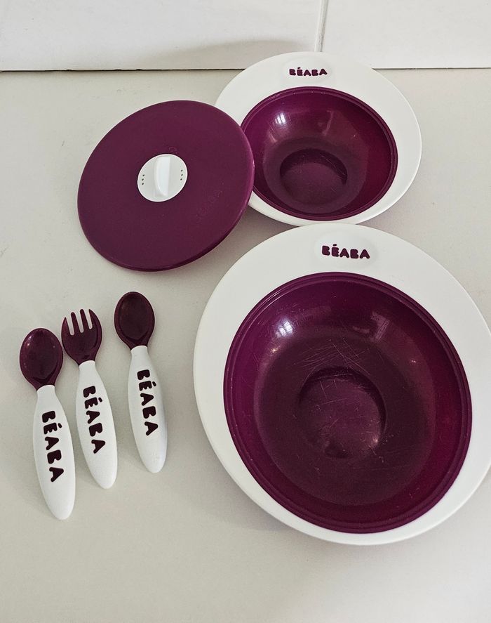 Lot bébé, vaisselle, bavoirs, cache prises - photo numéro 3