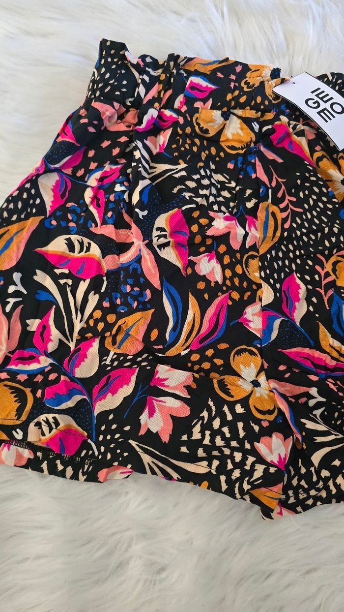 Neuf non porté  🏷😍🥰🩷superbe  short fluide 12 ans fille 🥰😍🩷 - photo numéro 3