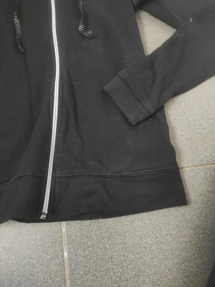 Pull xs a capuche - photo numéro 2