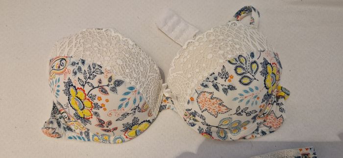 Ensemble soutien gorge et bas - photo numéro 2