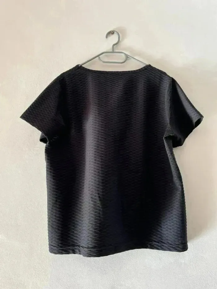 Tee shirt noir - Taille 46 - photo numéro 4