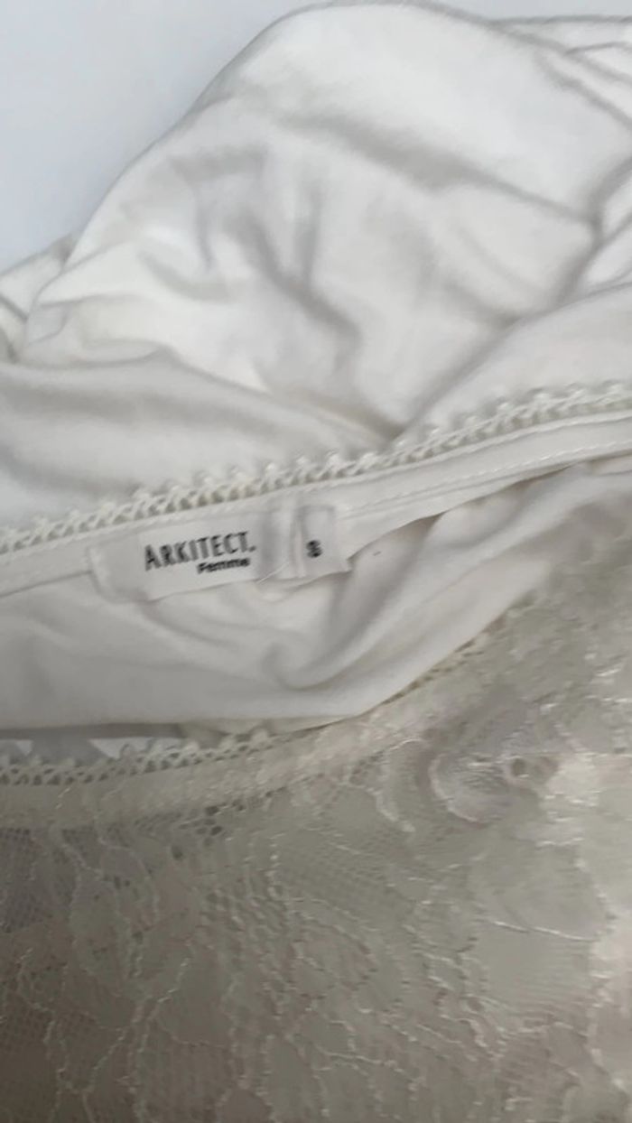 T-shirt  taille S avec dentelle devant - photo numéro 6