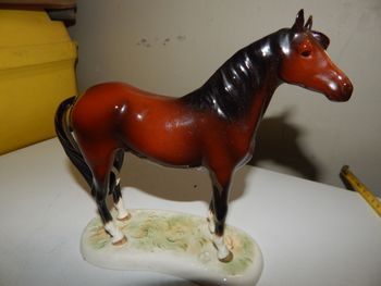 cheval sur socle