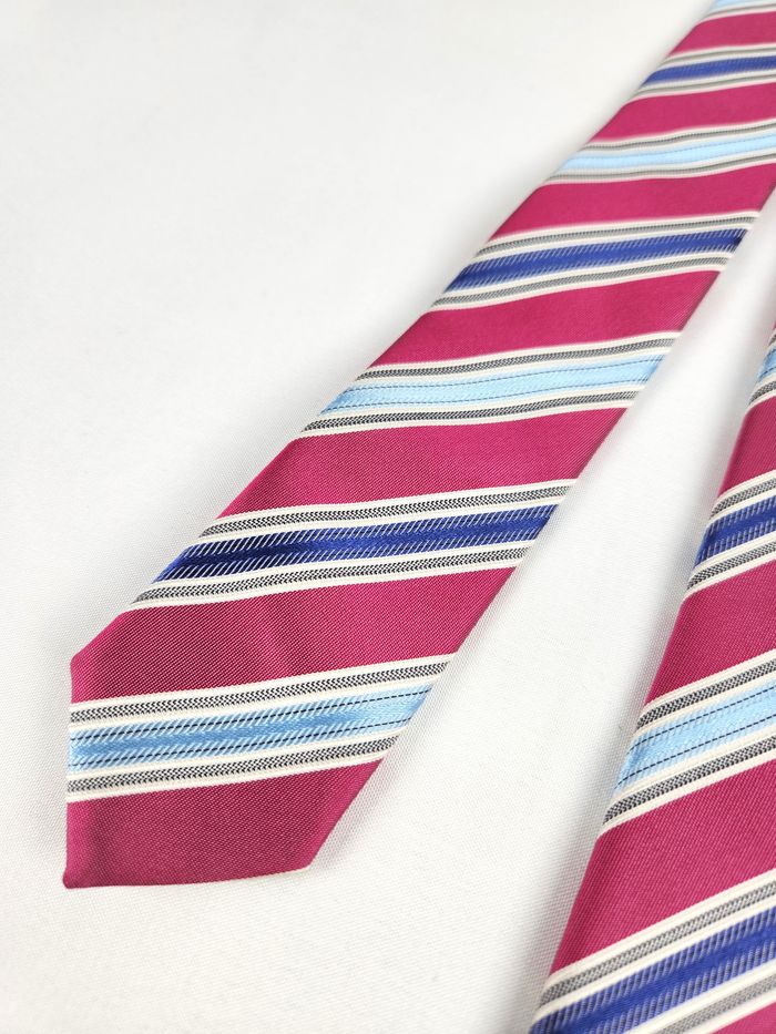 Cravate Hugo Boss en soie Rayures diagonales Rouge et bleue - photo numéro 3
