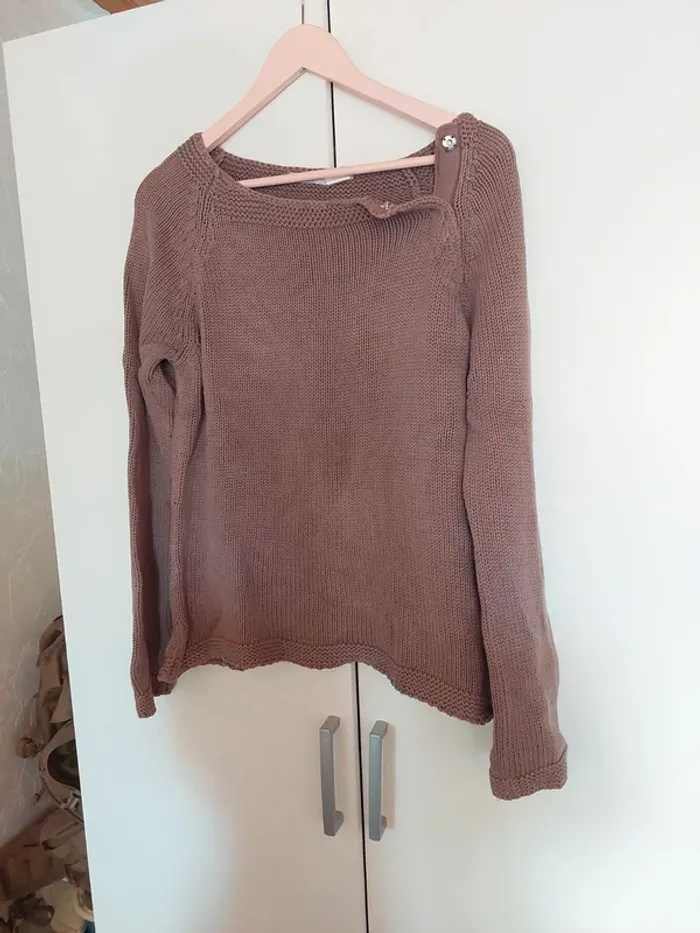 Pull marron rose
