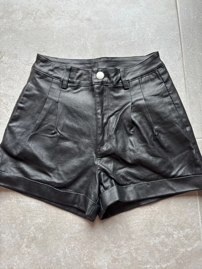 Short simili cuir S