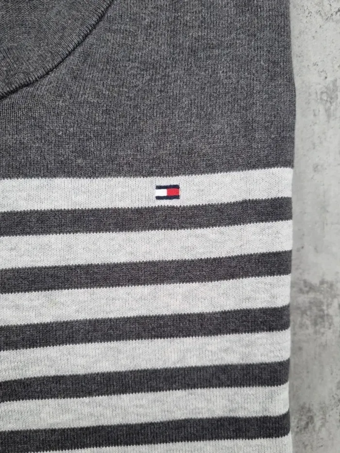 Pull col V Tommy Hilfiger rayé gris/blanc – Taille M Homme - photo numéro 5