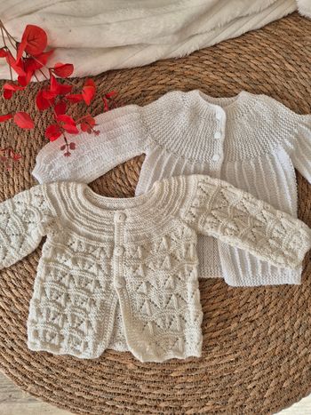 2 brassières de laine faite main 0/3 mois