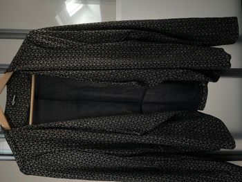 Veste noire et dorée