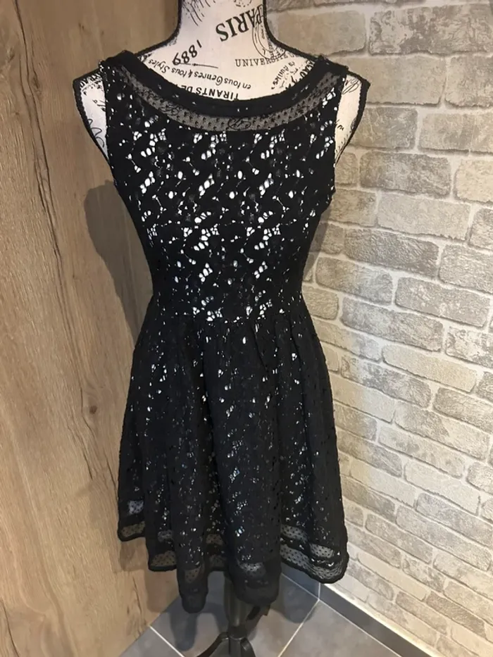 Robe chic avec dentelle taille 36 - photo numéro 2