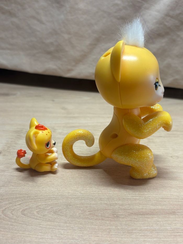 Fingerlings Sam le lion parfait et son bébé  Comme neuf juste exposé - photo numéro 2