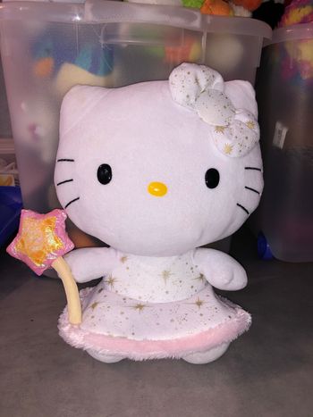 Peluche/doudou (grelots,)hello Kitty