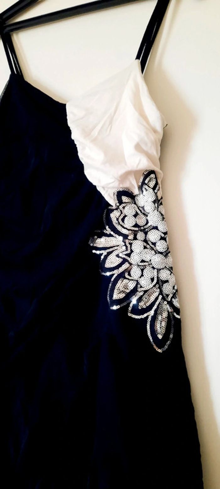 Robe noire et blanche - photo numéro 2