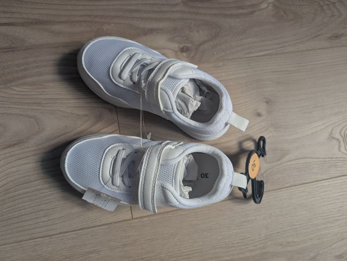 Baskets blanches pointure 30 Neuves étiquette - photo numéro 2