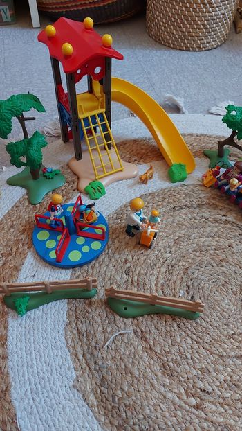 Lot playmobile clinique vétérinaire/école/jardin d'enfants