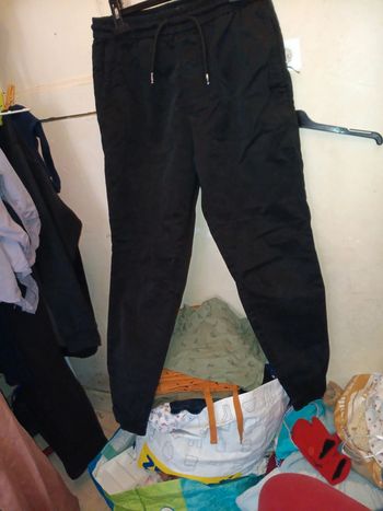 Pantalon style cargo zara t. M resserre à la cheville