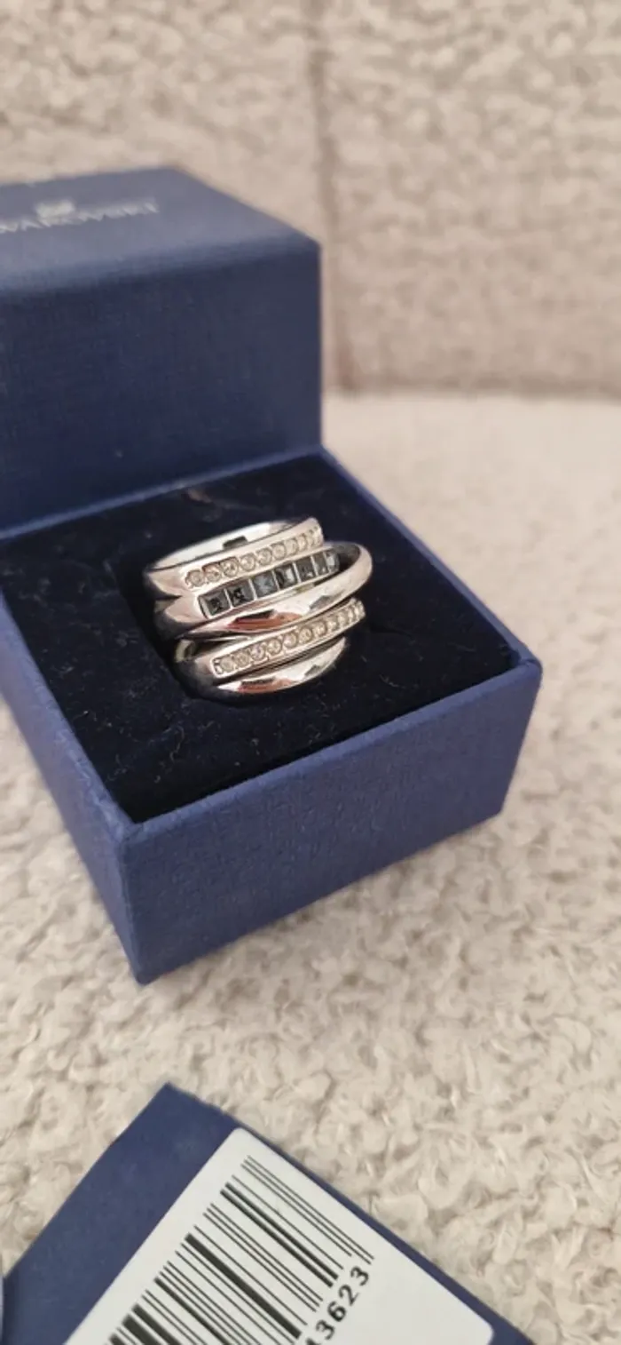 Bague Swarovski taille 50 état neuf