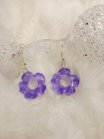 Boucles d'oreilles fleurs mauves 