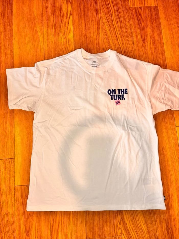 Tee shirt Nike SB Born x Raised On The Turf