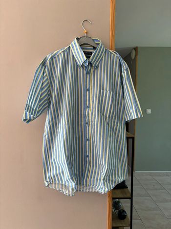 Chemise à manches courtes rayée blanc jaune bleu
