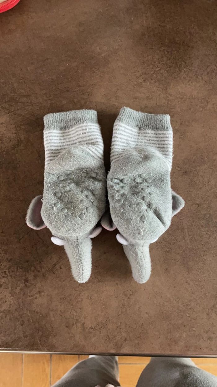 Chaussette antidérapante avec éléphant à attraper - photo numéro 2