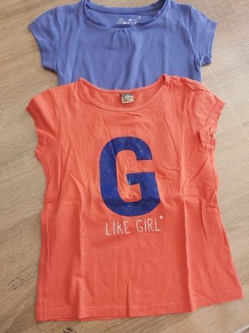 2 T-shirts taille 6ans