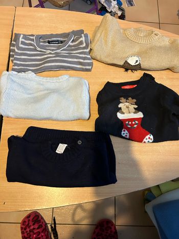 Lot de 5 pull-over taille 6 mois