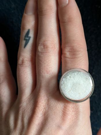 Bague en verre ronde style pylônes