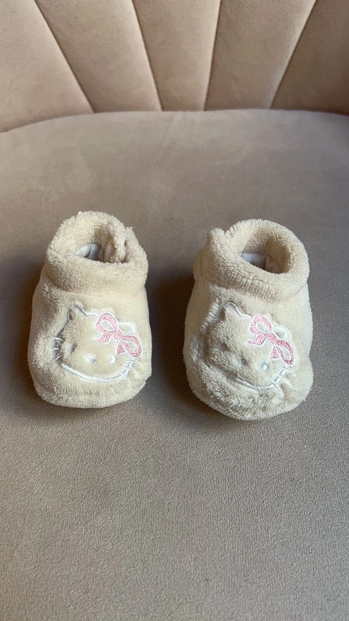 Chaussons Hello Kitty bébé 6 mois taille 16 - photo numéro 2