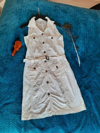 Robe blanche toumaï taille 38 attention tachée