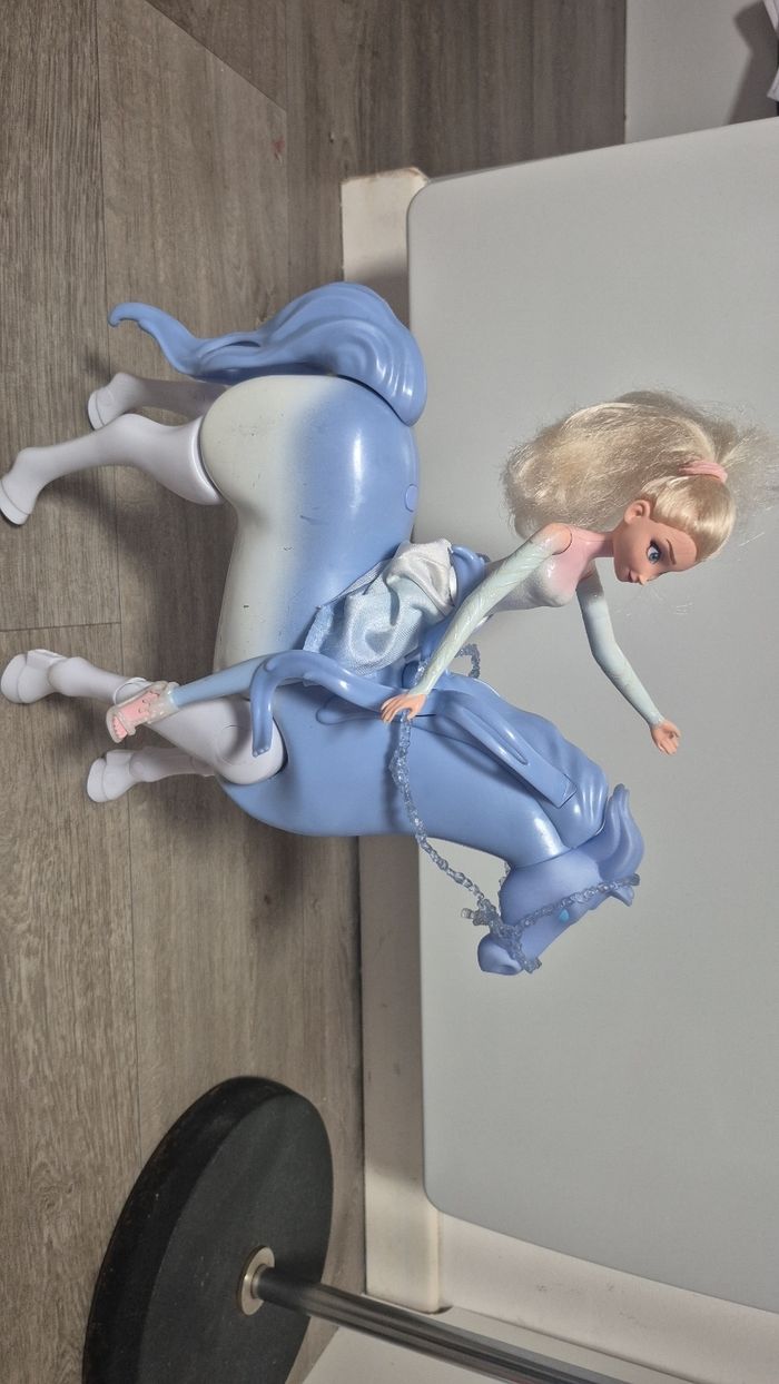 Poupée elsa reine des neiges et son cheval - photo numéro 1