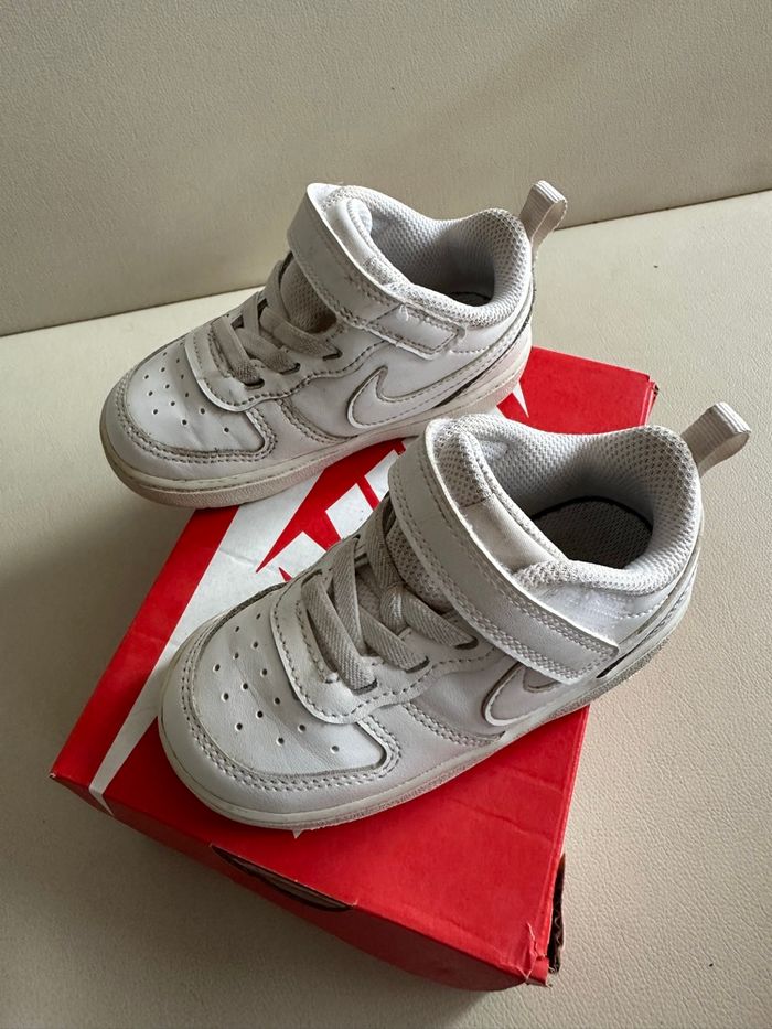 Basket Nike taille 23,5 - photo numéro 3