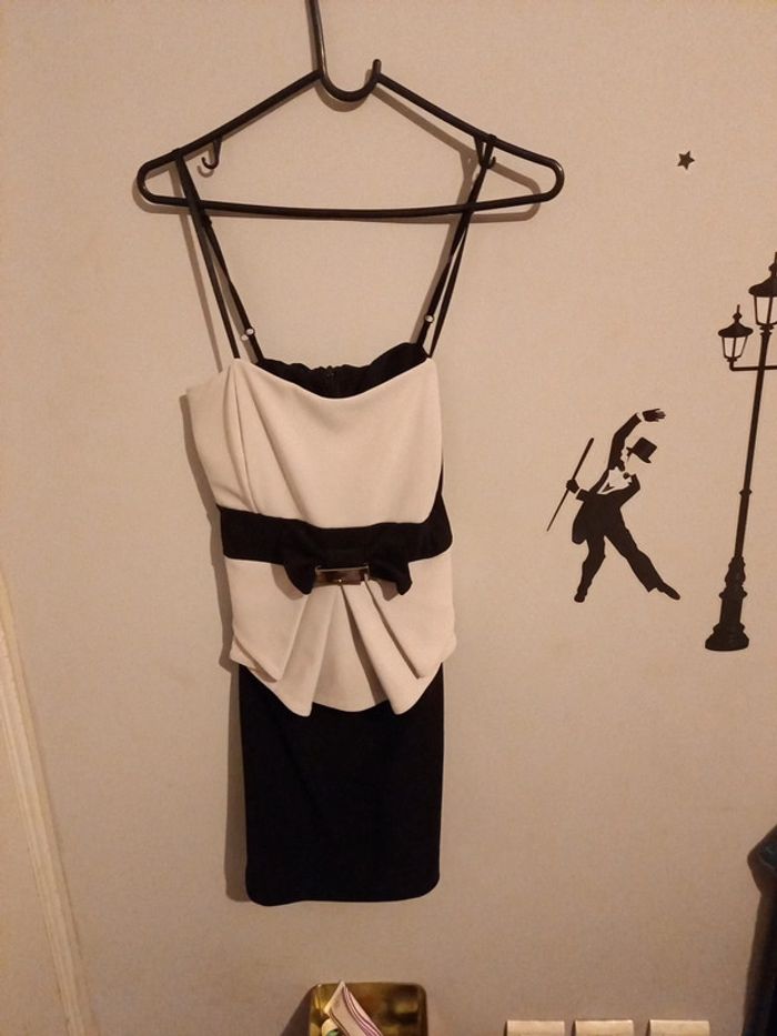 Robe noir et blanche