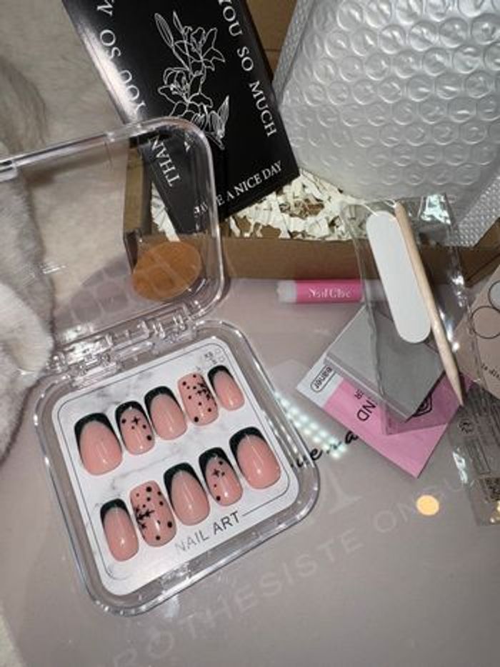 Press on nails ongles - photo numéro 4