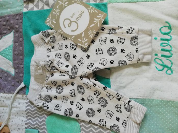 Pantalon jogging kiabi blanc et jungle