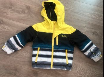 Manteau technique ski snow de la marque RIP Curl taille 4 ans
